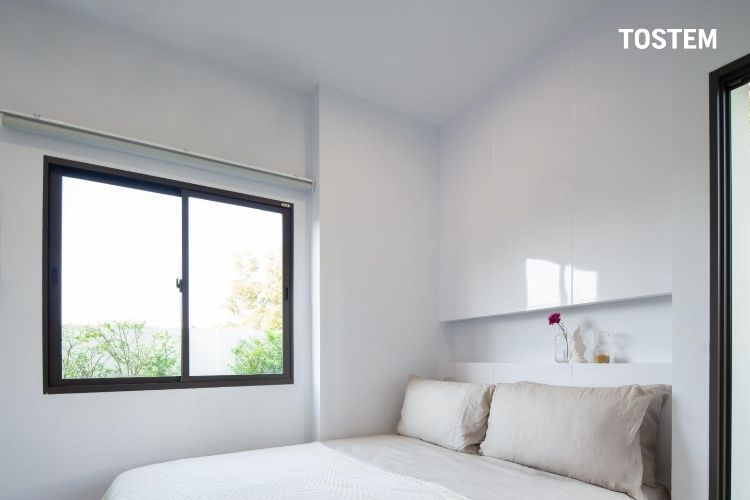 Cửa sổ nhôm kính cho phòng ngủ phong cách tối giản