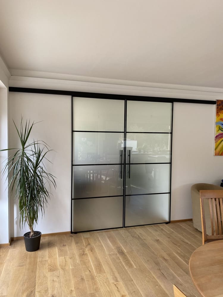 Mẫu cửa nhôm slim mở quay kính mờ vẻ đẹp tinh tế