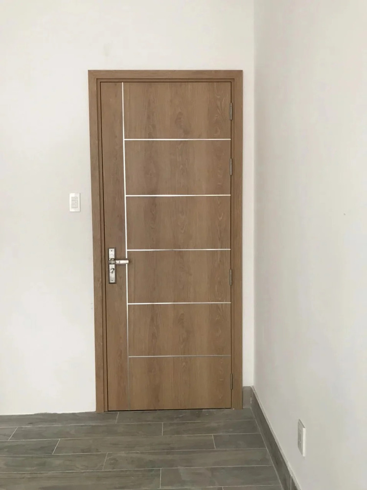 Mẫu cửa nhôm vân gỗ hiện đại cho phòng ngủ