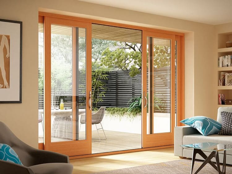 Mẫu cửa nhôm giả gỗ 4 cánh mở lùa hiện đại, tối ưu ánh sáng tự nhiên