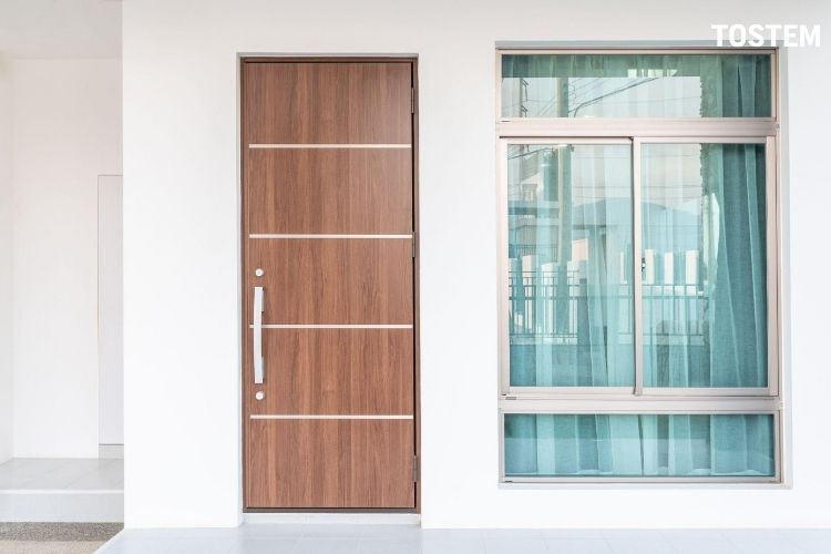 Mẫu cửa thép vân gỗ 1 cánh trang trí các nang nhôm tinh tế