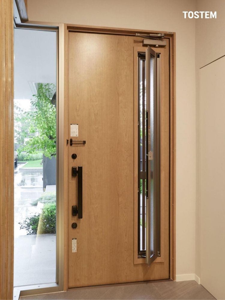 Cửa thép vân gỗ GIESTA có khả năng linh hoạt điều chỉnh thông gió hiện đại