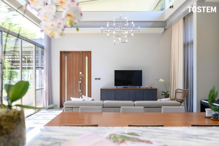 Mẫu cửa thép vân gỗ GIESTA ứng dụng công nghệ phủ độc quyền TEXGUARD hạn chế ăn mòn, độ bền màu dài lâu